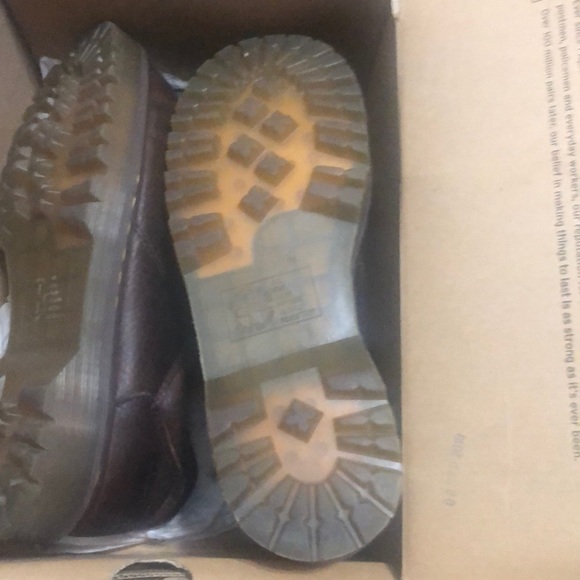 Shoes - Picture 3 of 7